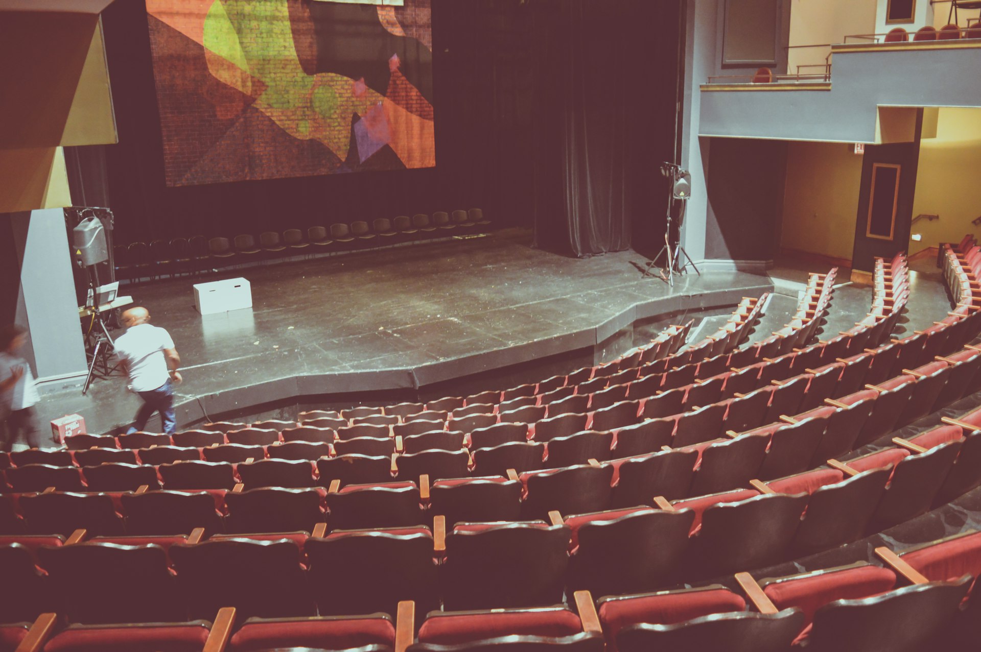 Unleashing Audience Engagement: The Transformative Power of Immersive Theater Storytelling